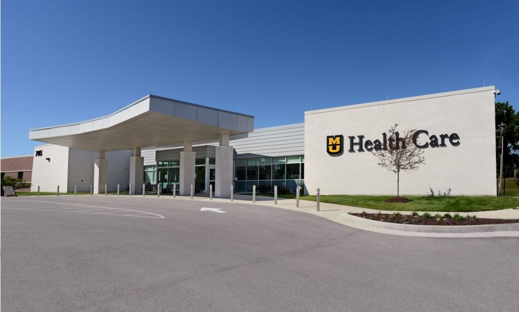 Exterior view of Mu Health Clinic from parking lot