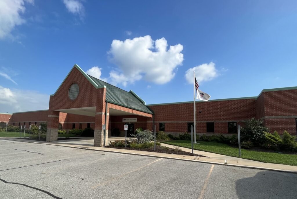 Front entrance of brick building with Veterans United Home Loans on front of building